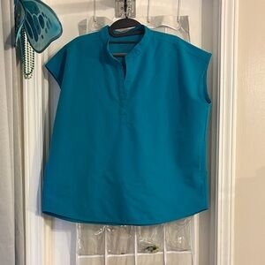 Figs limited edition Rafaela top size medium in Teal.